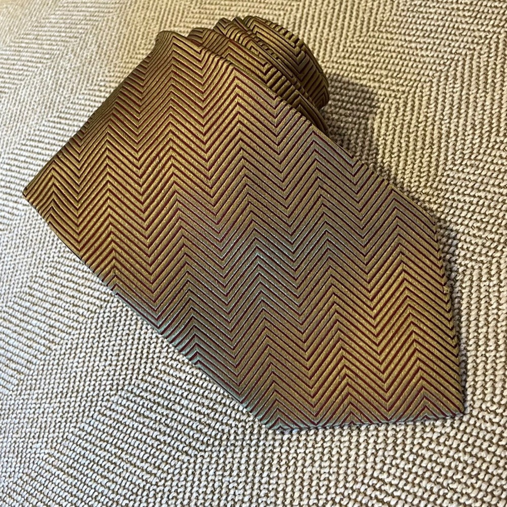 Etro Milano Silk Necktie Men Gold Burgundy Chevron Zigzag Italy Luxury Tie